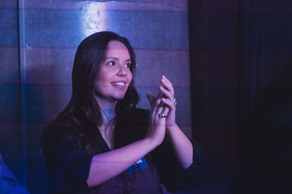 Aluna aplaudindo durante a formação