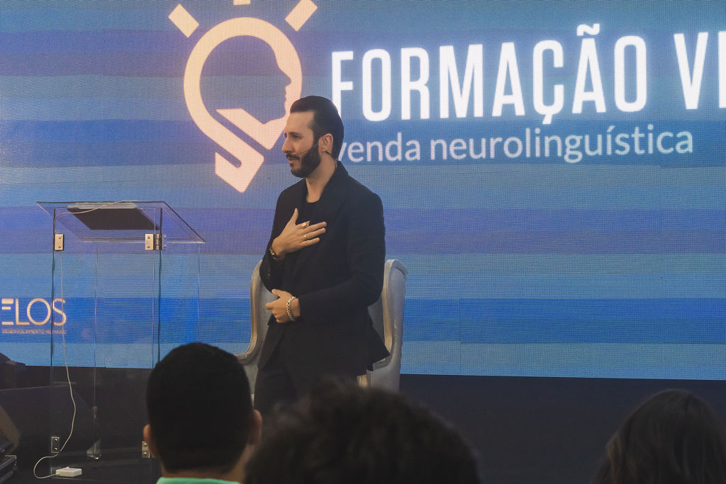 Erick Loureiro no palco da Formação VNL