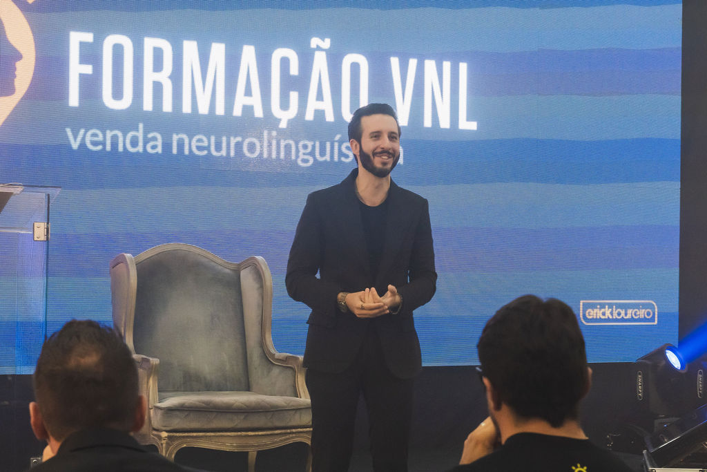 Erick Loureiro no palco da Formação VNL