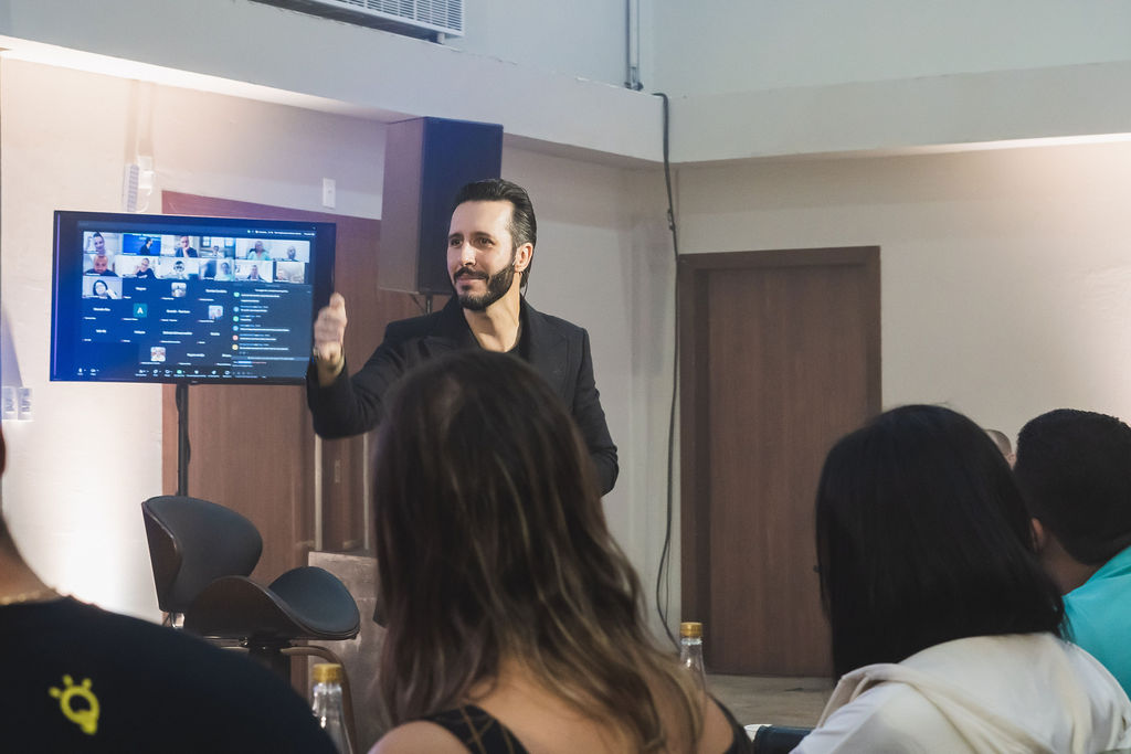 Erick Loureiro conduzindo a turma